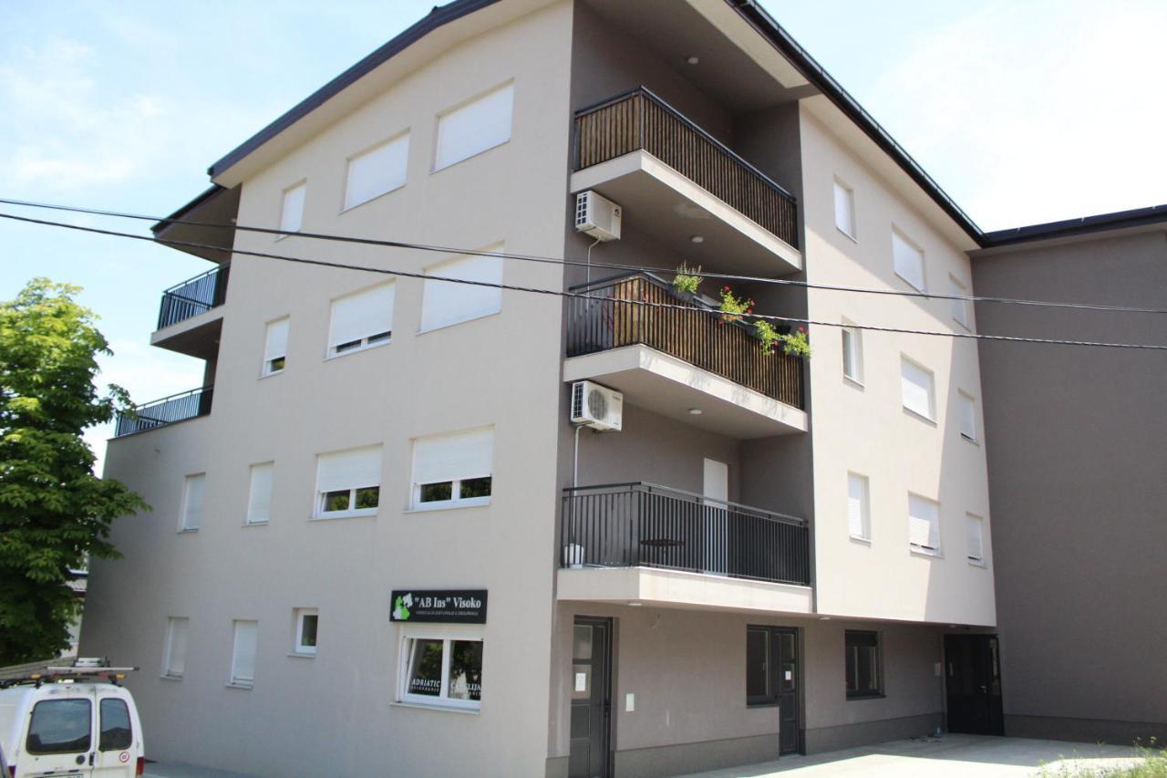 Vip Apartment Visoko Eksteriør bilde